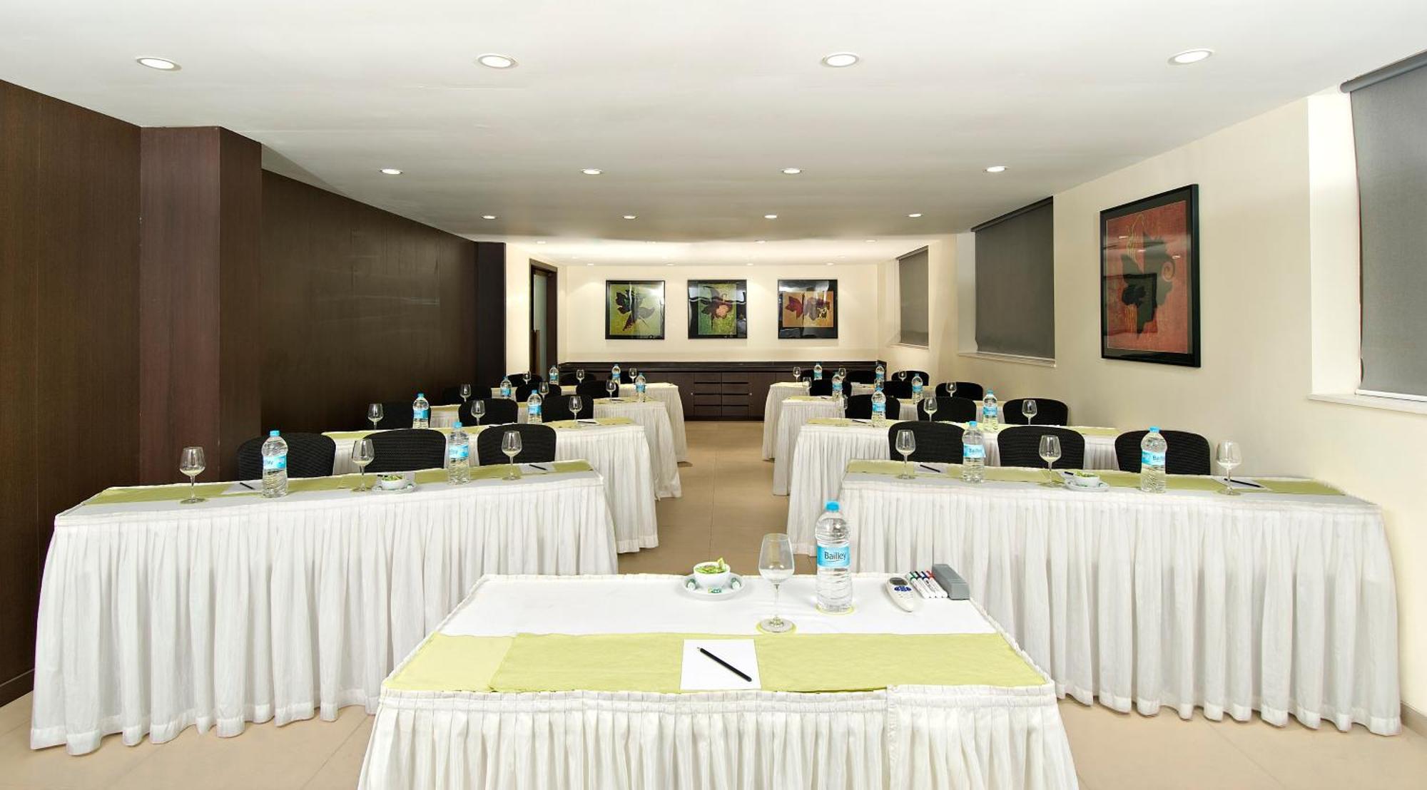 Citrus Hotel Lonavala Exterior foto